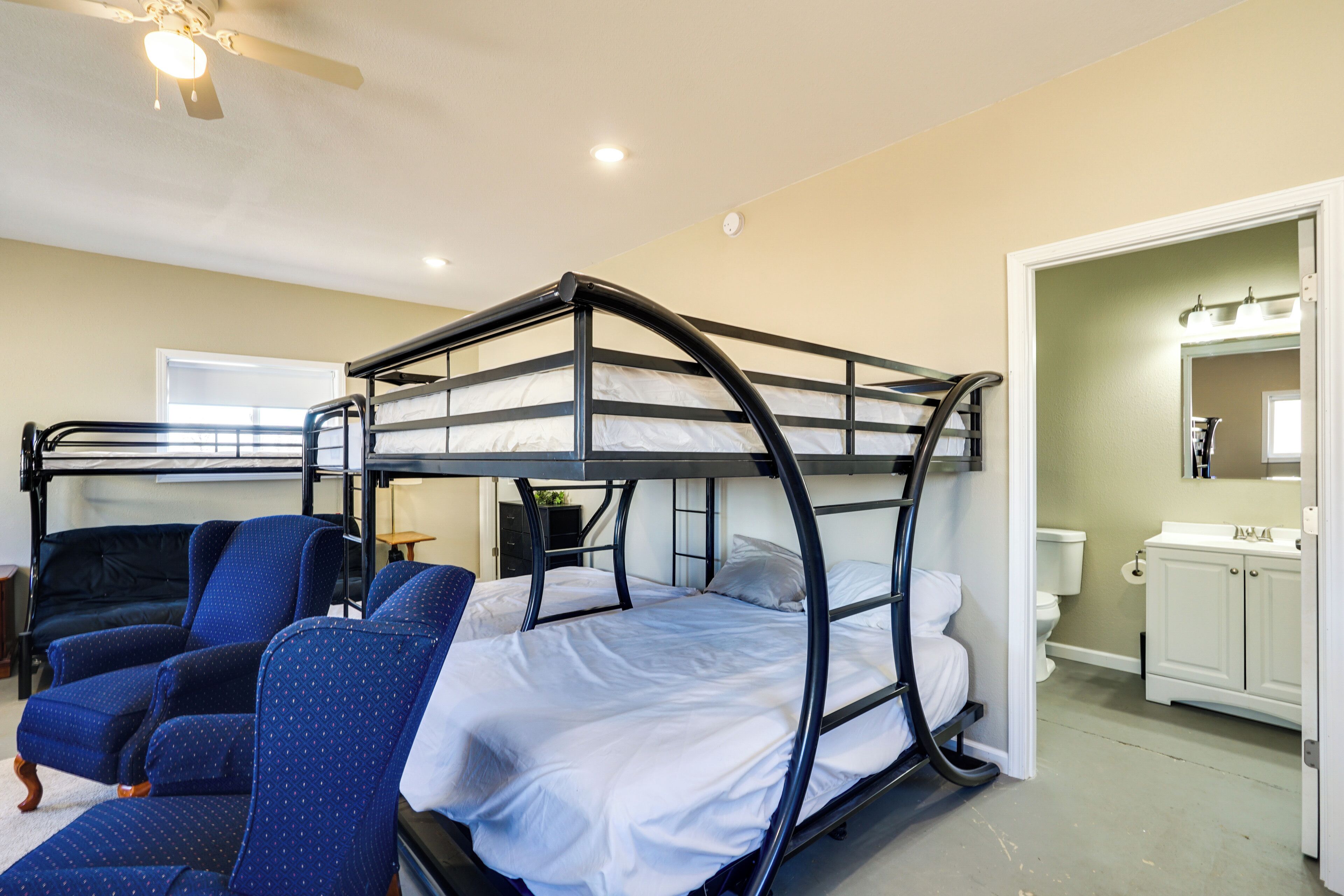 شقة (0 Bedroom) | المنشأة من الداخل