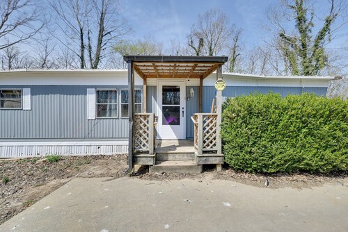 6 Mi to Fort Knox! Rural Family Home, Pets Welcome