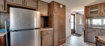 6 Mi to Fort Knox! Rural Family Home, Pets Welcome