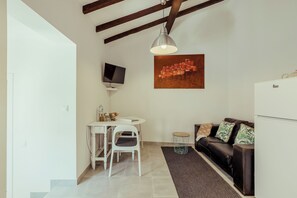 Living area - Algés Village Casa 4 by lisbon-coast vacation (Algés)