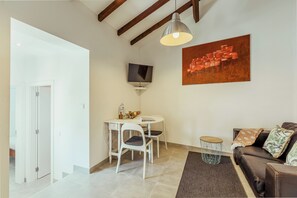 Interior - Algés Village Casa 4 by lisbon-coast vacation (Algés)