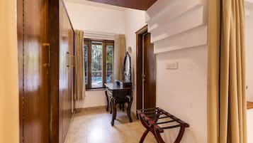 Deluxe Villa, Lake View | Interior