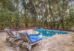 Outdoor pool - ELIVAAS The Aravalli Reserve Lotus Villa (Faridabad)
