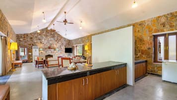 Deluxe Villa, Lake View | Interior