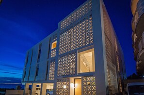 Exterior - Onna Oceanview Suites (Onna)