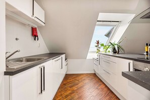 Refrigerador, horno, placa de cocina, lavavajillas