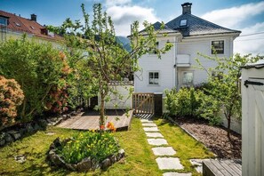 Property grounds - Spacious Bergen Apartment with Terrace & Parking (Bergen)