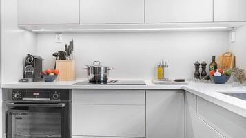 Fridge, microwave, oven, stovetop
