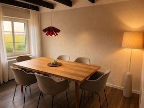 In-room dining - elf-36 (Esens)