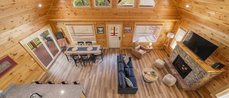 Fernseher, Kamin
