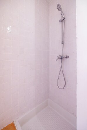 Shower, hair dryer, towels - La Cabanette – Villa with pool and seaview (Tourrettes-sur-Loup)