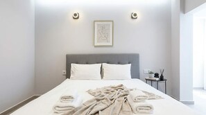 Iron/ironing board, WiFi, bed sheets - Modern Studio Suite in the centre of Thessaloniki (Thessaloniki)
