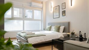 Tabla de planchar con plancha, wifi y ropa de cama 