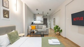 Tabla de planchar con plancha, wifi y ropa de cama 