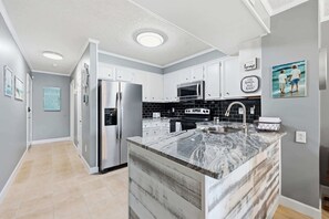 Fridge, microwave, oven, stovetop - Sweet Summer Time at Tilghman with Hot Tub (North Myrtle Beach)