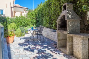 Outdoor dining - Beautiful apartment in a quiet residential area in Crikvenica (Crikvenica)