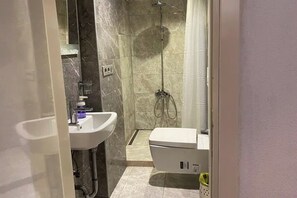 標準三人房 | 浴室