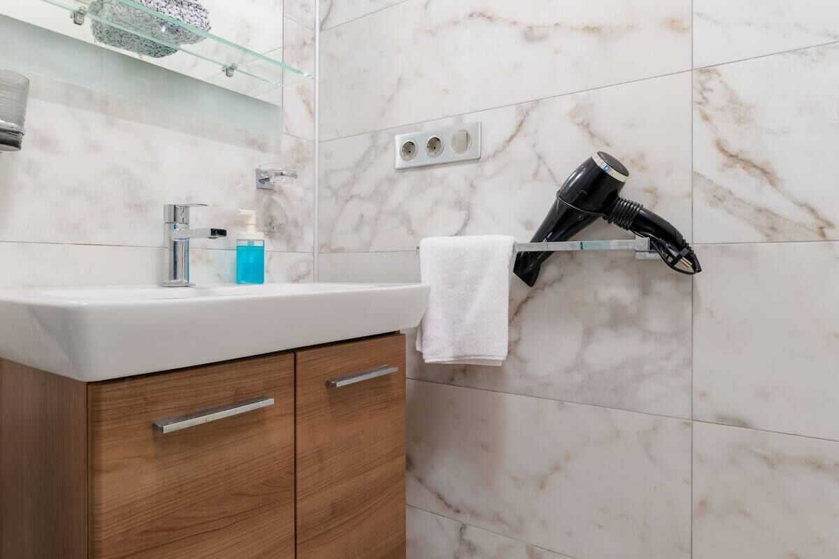 Exclusive Double Room, City View | Bathroom