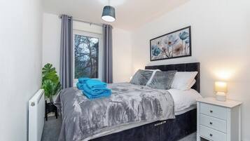 3 bedrooms, iron/ironing board, WiFi, bed sheets