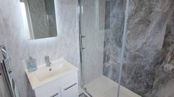 Shower, hair dryer, towels