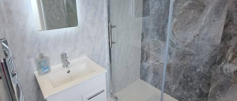 Shower, hair dryer, towels