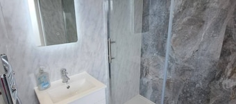 Comfortable 3BR House Glenrothes | Parking | WiFi