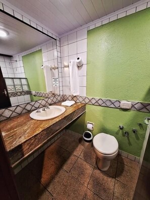 Family Room, Courtyard View | Bathroom - Pontal Tapes Hotel (Tapes)