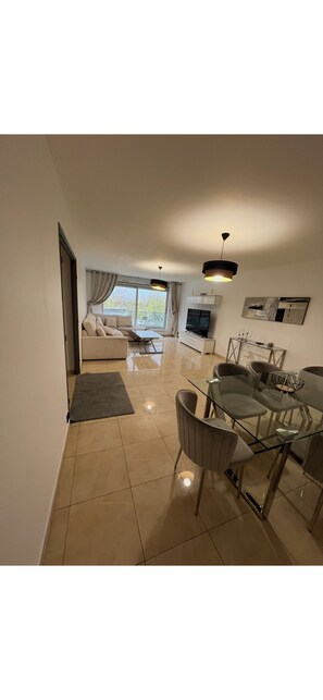 Living area - Paris La defense - Apartment 3 bedrooms (Courbevoie)