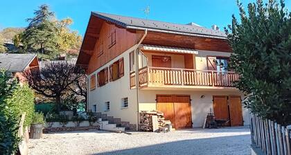 Ă Chalet Savoyard