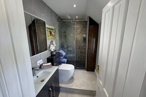 Bathroom - Spacious 2 bedroom holiday cottage on the Devon/Cornwall border (Gunnislake)