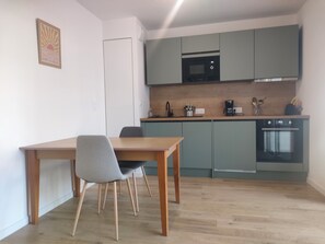 Dining - Studio 2 steps from the beach and embankment of Les Sables D'olonne (Les Sables-d'Olonne)
