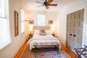 1 habitación, tabla de planchar con plancha, cuna de viaje y wifi 