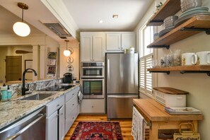 Fridge, microwave, oven, stovetop - Historic Charleston: Stylish 1BR Apartment (Charleston)