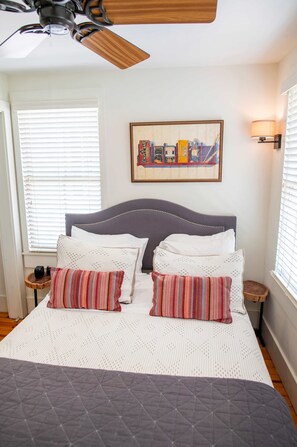 Iron/ironing board, travel crib, WiFi, bed sheets - Group Getaway - 6BR/6BA in Heart of Charleston (Charleston)