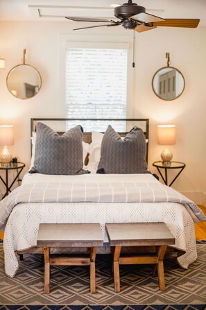 Iron/ironing board, travel crib, WiFi, bed sheets - Group Getaway - 6BR/6BA in Heart of Charleston (Charleston)