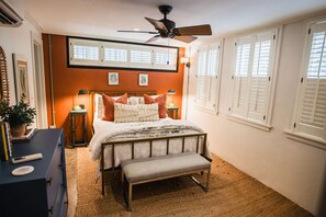 Iron/ironing board, travel cot, WiFi, bed sheets - Cozy English Basement Apartment w/ Private Patio (Charleston)