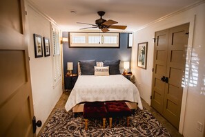 Iron/ironing board, travel cot, WiFi, bed sheets - Cozy English Basement Apartment w/ Private Patio (Charleston)
