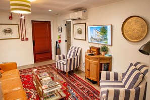 TV - Cozy English Basement Apartment w/ Private Patio (Charleston)