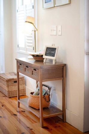 Interior - Downtown Charleston – Walk to Dining & Shopping (Charleston)