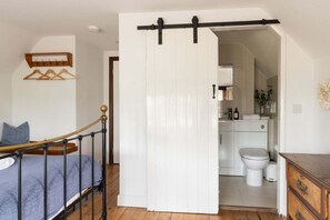 House | 2 bedrooms - Journey s End Luxury Cottage 100m From Sea (Chichester)
