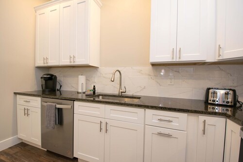 Lower Level Retreat w Free Tix Private Cozy