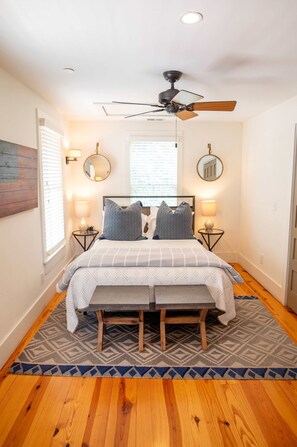 1 bedroom, iron/ironing board, travel cot, WiFi - Luxury Charleston Retreat: Steps from Downtown (Charleston)