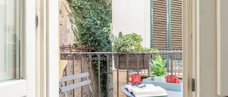 Apartamento, 5 quartos, sacada | Área da propriedade