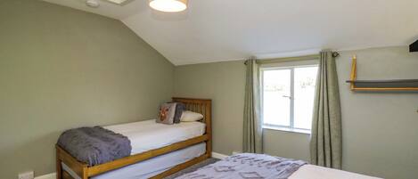 3 bedrooms, WiFi (free), individually decorated, individually furnished
