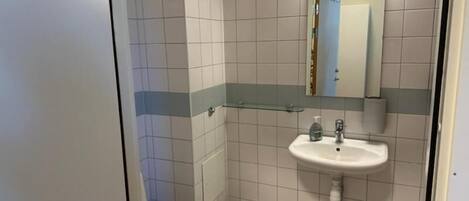 Shower, towels, soap, shampoo