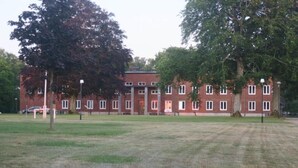 A brick building with multiple windows and a lawn in front. - Söderåsen Airport Hotel (Ljungbyhed)