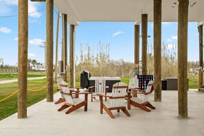 Terrace/patio - New 4 BR, HOT TUB, Great Ocean Views! Sleeps 11 (Bolivar Peninsula)