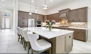 Private kitchen - Luxury Naples Retreat / Pool, Near Beach (Naples)