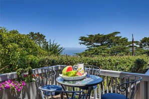 Outdoor dining - 4073 Whale Watcher's Cove - Bay View Home (Monterey)