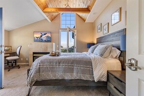 3 bedrooms, iron/ironing board, free WiFi, bed sheets - 4073 Whale Watcher's Cove - Bay View Home (Monterey)